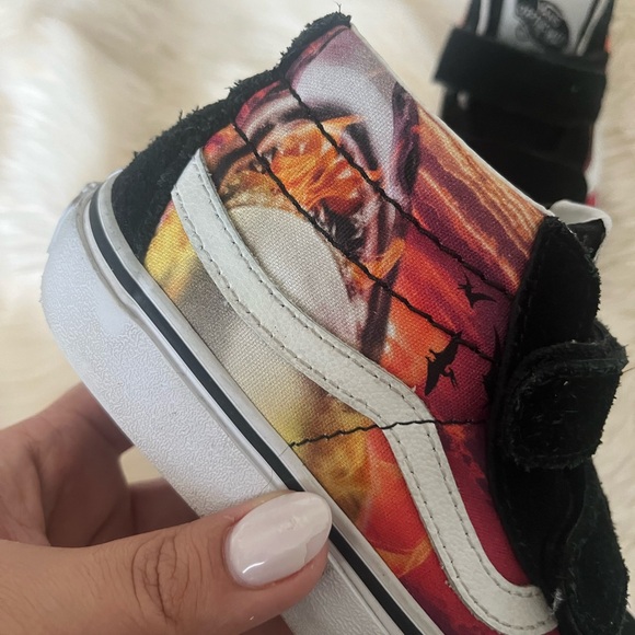 VANS - Picture 2 of 8